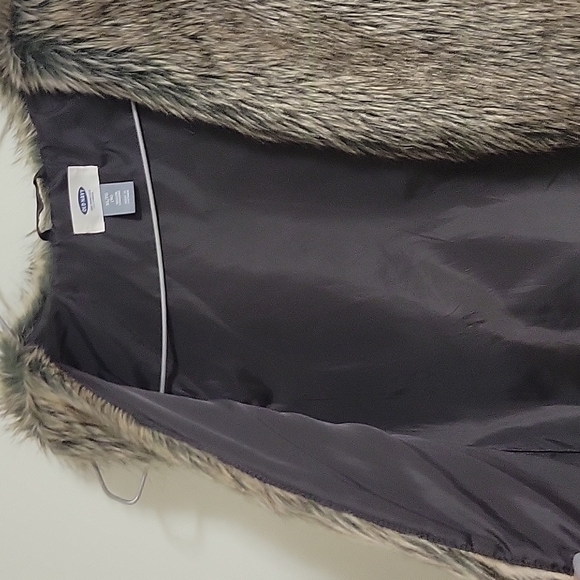 Old NAVY Faux-Fur Vest Youth Size XL(14) - Picture 3 of 6